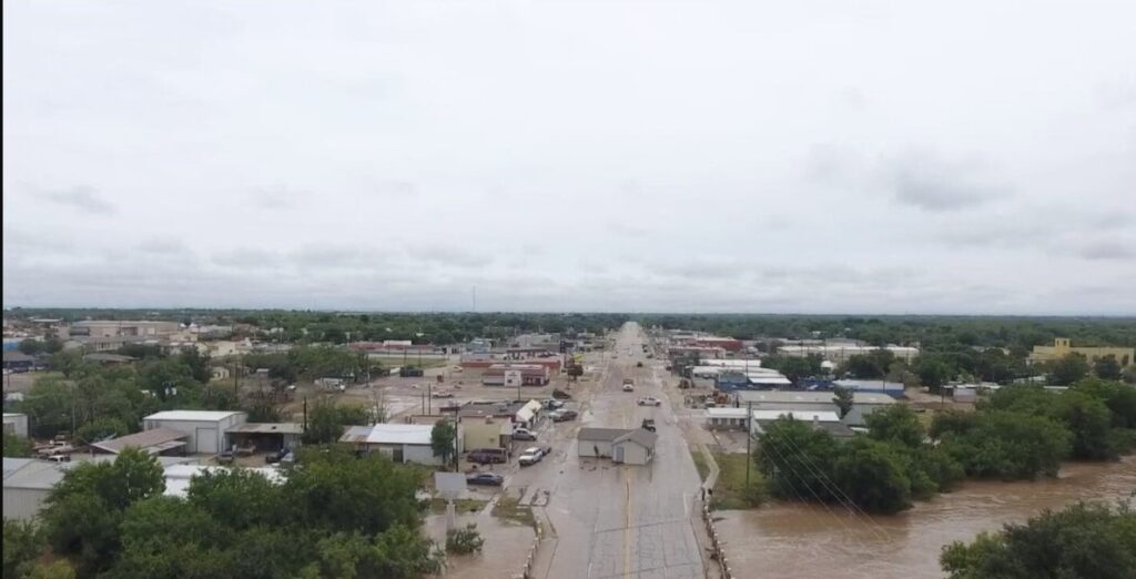 Inundaciones catastróficas en Texas: al menos 27 muertos y más de 25 nenas desaparecidas en un campamento