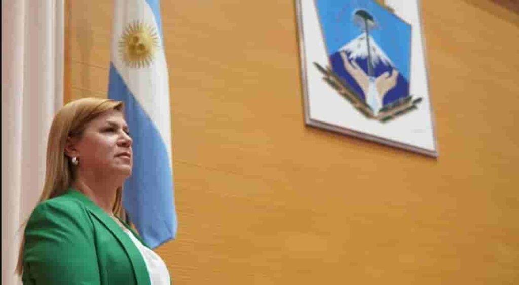 Neuquén: allanaron la casa de la vicegobernadora destituida por corrupción y secuestraron su camioneta