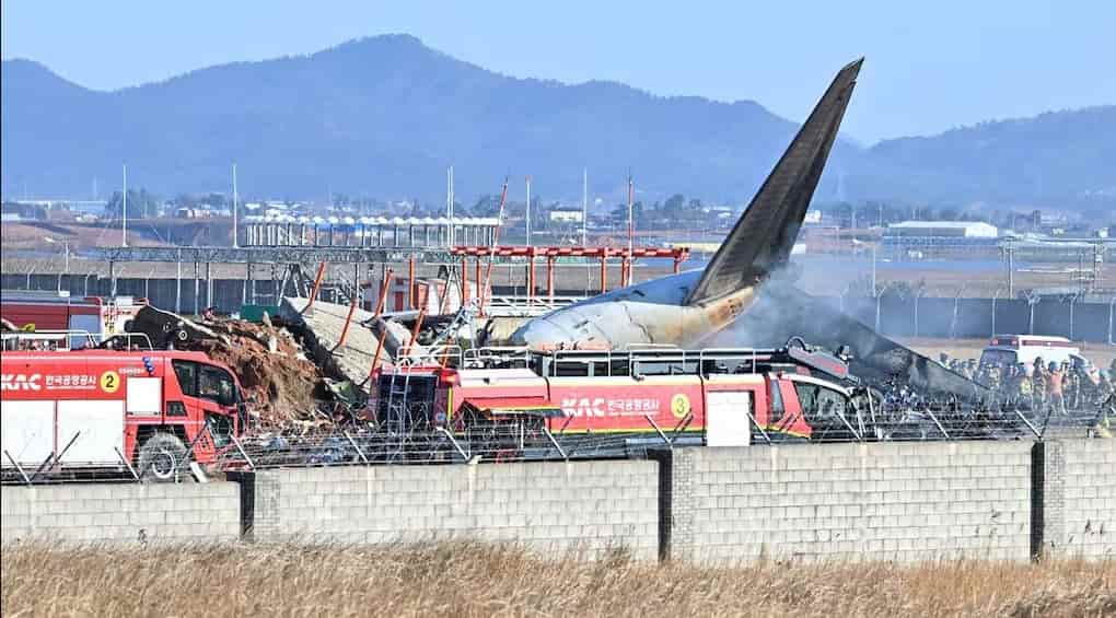 Un avión se estrelló al aterrizar en un aeropuerto en Corea del Sur: murieron 176 personas