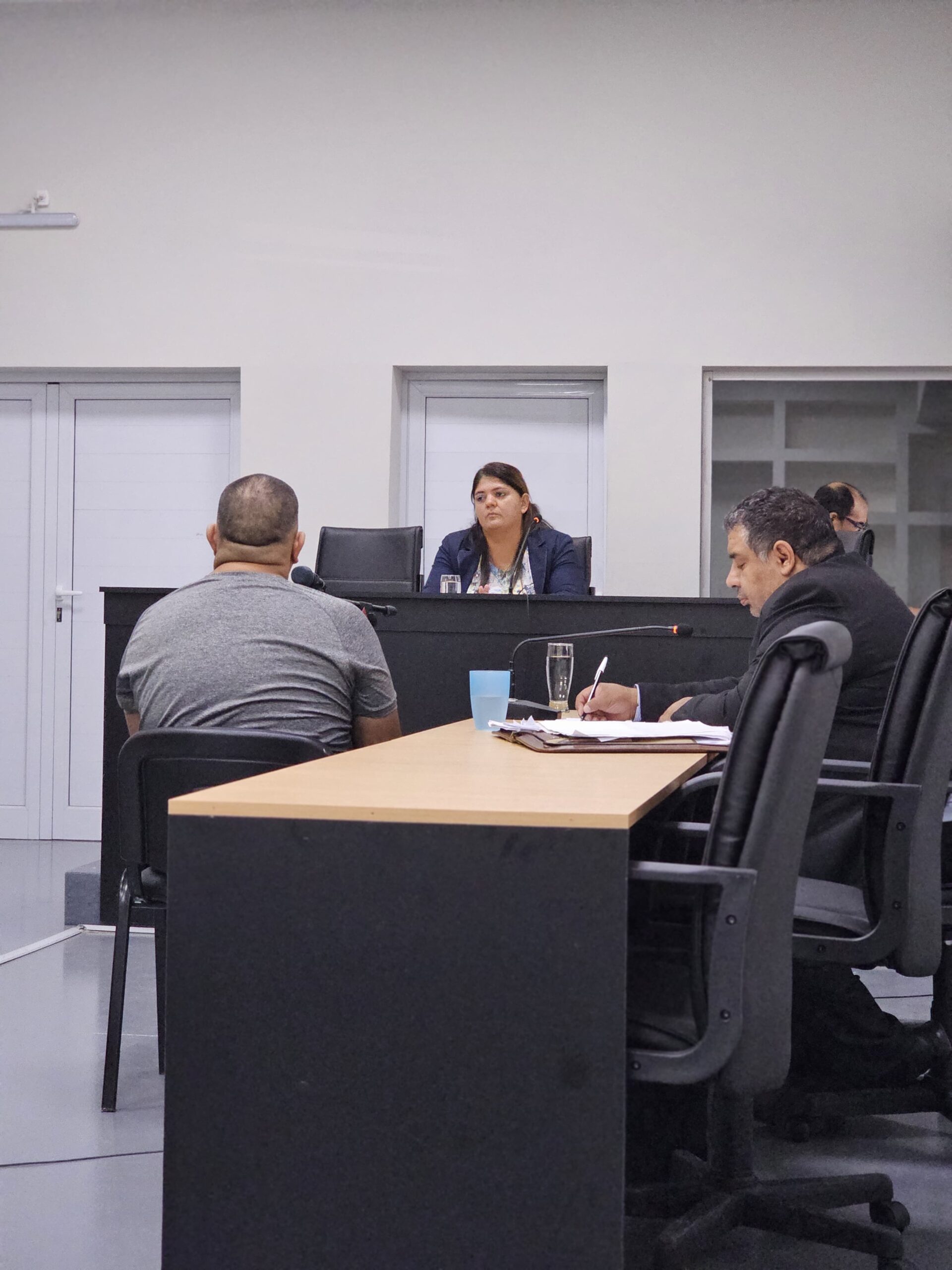 JUICIO A UN EFECTIVO POLICIAL