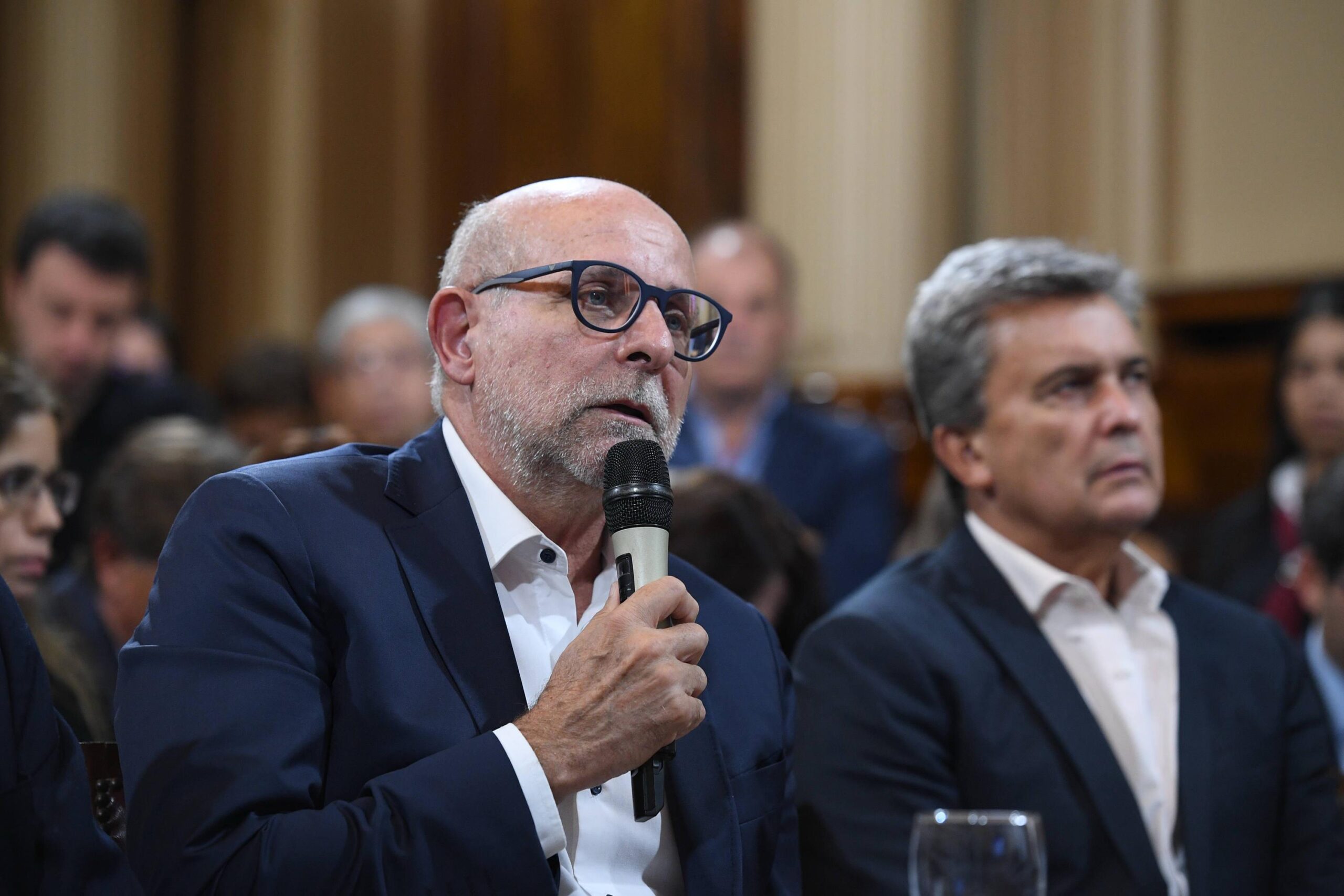 QUIEREN GENTE IGNORANTE