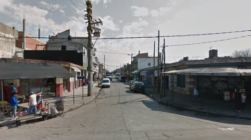 Un nene de 7 años fue baleado en un tiroteo entre un policía y cuatro ladrones