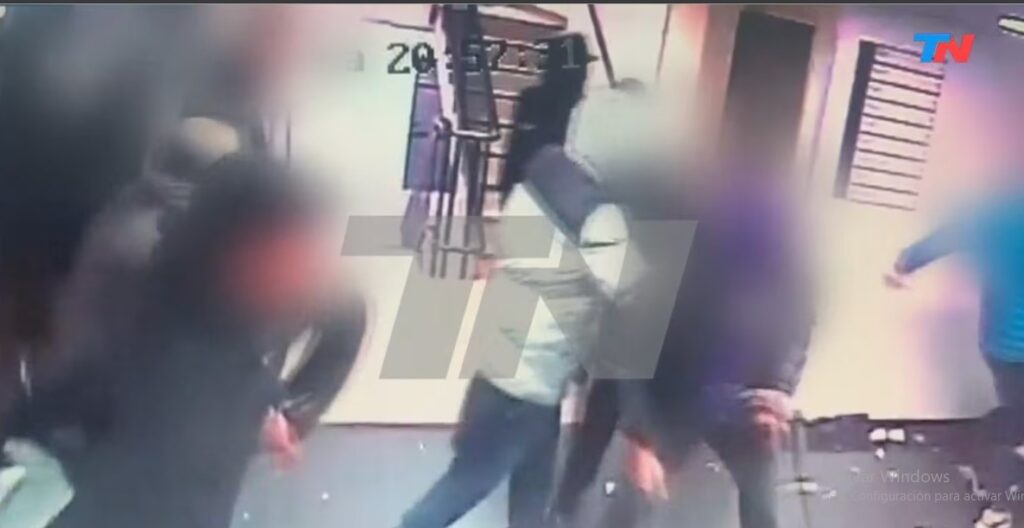 Así fue el ataque de militantes K al edificio de TN y eltrece tras la condena a CFK