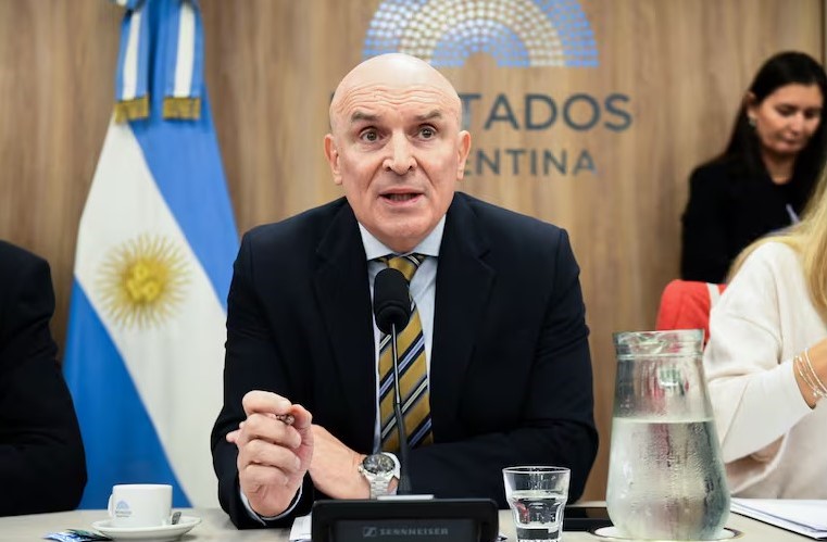 El Gobierno busca acuerdos en el Congreso para acelerar la ley que habilita el uso de los dólares del colchón